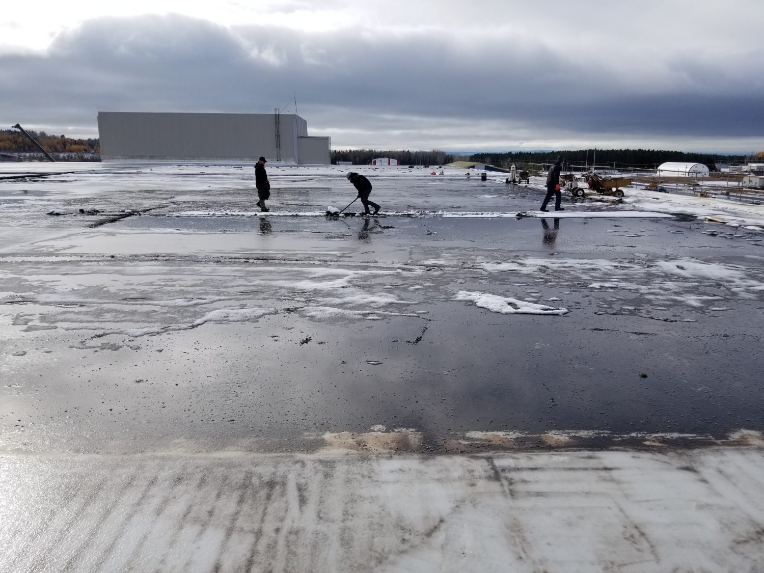 Réparation d'une toiture en hiver