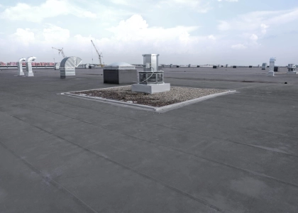 Un toit industriel en membrane EPDM